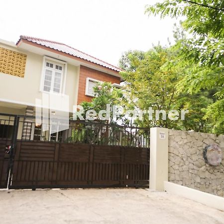 ホテル Fazza Syariah Mitra Reddoorz ジャカルタ エクステリア 写真