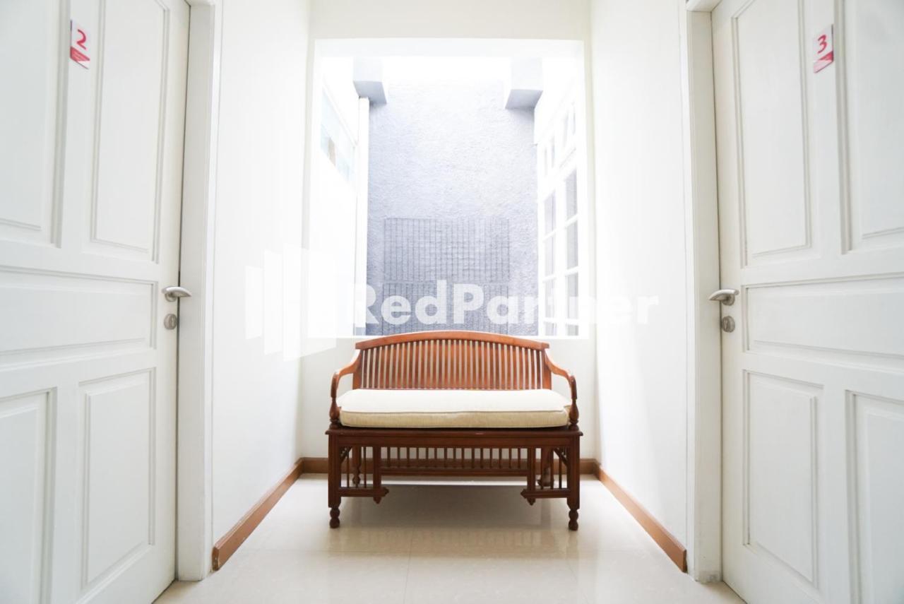ホテル Fazza Syariah Mitra Reddoorz ジャカルタ エクステリア 写真