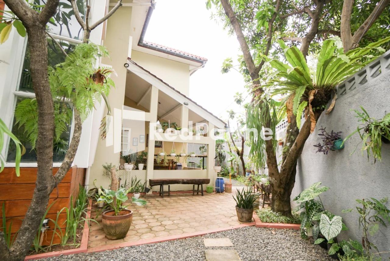 ホテル Fazza Syariah Mitra Reddoorz ジャカルタ エクステリア 写真