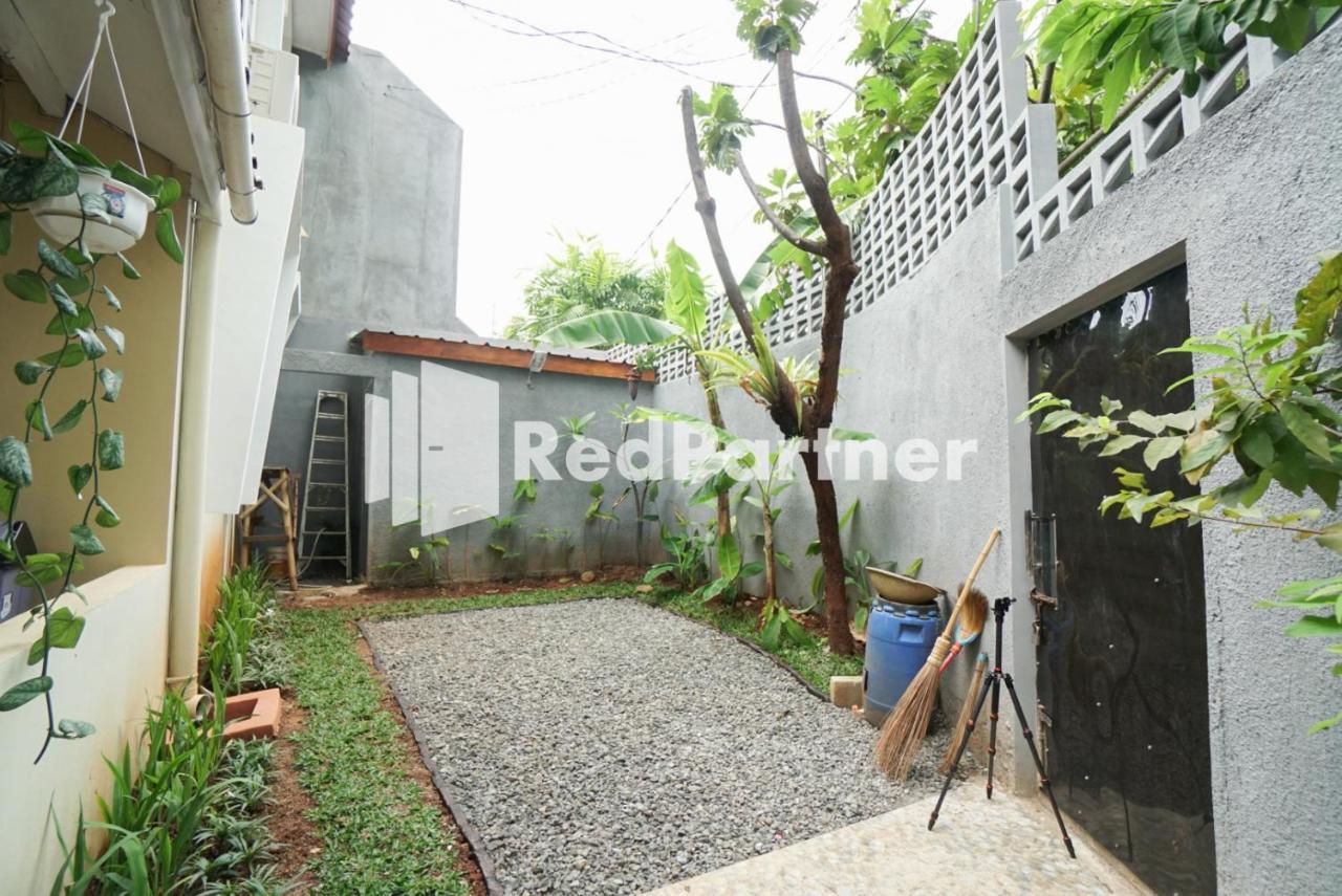 ホテル Fazza Syariah Mitra Reddoorz ジャカルタ エクステリア 写真